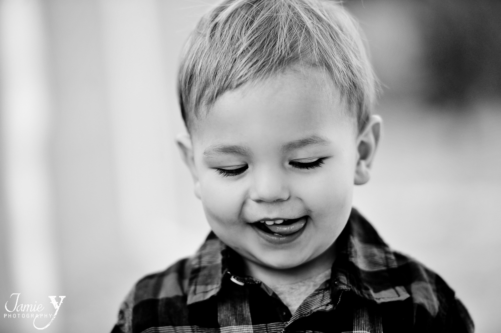 child-photo-6* Backyard Kids Session|Nico|Christmas Card Photos|Las Vegas Photographer